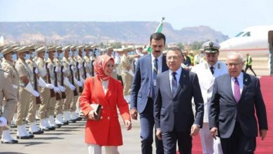 Photo of Arrivée du vice-président turc Fuat Oktay à Oran pour assister à la cérémonie d’ouverture