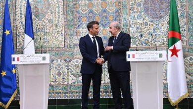 Photo of Les Présidents Tebboune et Macron président la cérémonie de signature de 5 accords de coopération bilatérale