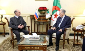 Photo of Le président du Conseil de la nation reçoit l’ambassadeur russe à Alger