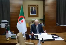 Photo of M. Attaf reçoit un appel téléphonique de son homologue tunisien