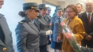 Photo of Aïd El-Fitr : Mme Krikou rend visite aux agents féminins de la police et des douanes de permanence à l’aéroport Houari Boumediène