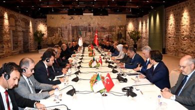 Photo of Les entretiens entre le président de la République et son homologue turc élargis aux membres des délégations des deux pays