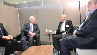 Photo of M. Attaf tient des entretiens bilatéraux avec plusieurs de ses homologues à New York