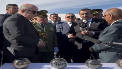 Photo of Tindouf: le président de la République pose la première pierre du projet d’usine de traitement du minerai de fer de Gara Djebilet