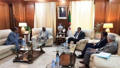Photo of Le ministre de l’Energie reçoit deux membres du Parlement de la wilaya de Béni Abbes