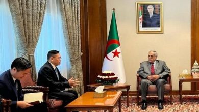 Photo of Le Premier ministre reçoit l’ambassadeur du Vietnam en Algérie