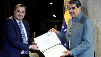 Photo of Arkab remet un message écrit du président de la République à son homologue vénézuélien