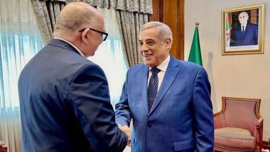 Photo of Le Premier ministre reçoit l’ambassadeur de Cuba en Algérie