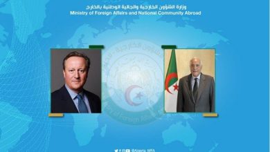 Photo of Entretien téléphonique entre Attaf et Cameron sur les relations bilatérales et la situation humanitaire à Ghaza