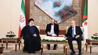 Photo of Le président de la République s’entretient avec son homologue iranien