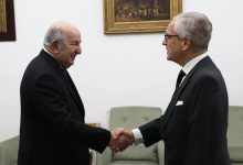 Photo of Le président de la République reçoit l’ambassadeur du Portugal à Alger