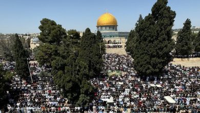 Photo of ElQods-occupée: 120.000 Palestiniens accomplissent la prière du vendredi à Al-Aqsa 