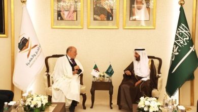 Photo of Le ministre des Affaires religieuses rencontre le ministre saoudien du Hadj et de la Omra à La Mecque