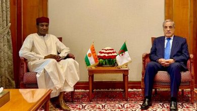 Photo of Larbaoui s’entretient avec son homologue nigérien