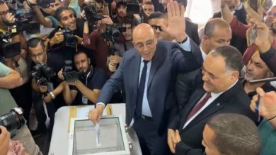 Photo of Présidentielle: Abdelaali Hassani Cherif accomplit son devoir électoral