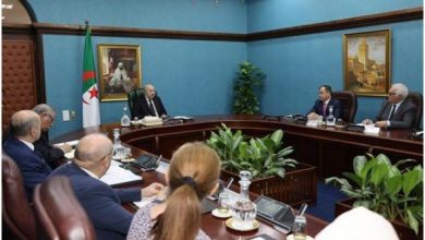 Photo of Le Président de la République préside une séance de travail avec les membres de la Commission nationale de prévention et de lutte contre le cancer