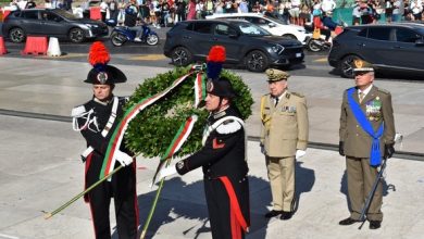 Photo of Au 2e jour de sa visite en Italie: le Général d’Armée Saïd Chanegriha visite le monument historique « Autel de La Patrie »