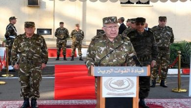 Photo of Le Général d’Armée Chanegriha préside la cérémonie d’installation officielle du nouveau Commandant des Forces terrestres  