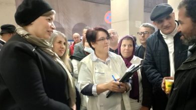 Photo of Mouloudji effectue une sortie nocturne à Alger pour s’enquérir de l’opération de prise en charge des sans-abri