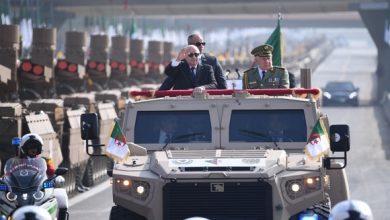 Photo of Le président de la République supervise le défilé militaire organisé à l’occasion de la célébration du 70e anniversaire du déclenchement de la Glorieuse Révolution  