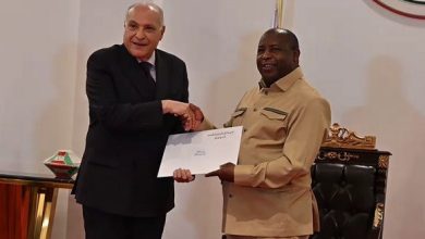 Photo of Attaf reçu par le président de la République du Burundi