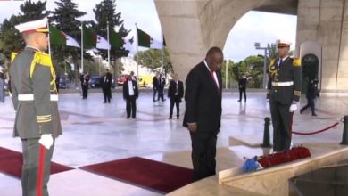 Photo of Le Président sud-africain se recueille à la mémoire des martyrs de la Guerre de libération nationale