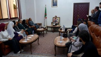 Photo of Des étudiants de la faculté de droit de l’Université d’Alger 1 en visite au siège du ministère des Relations avec le Parlement
