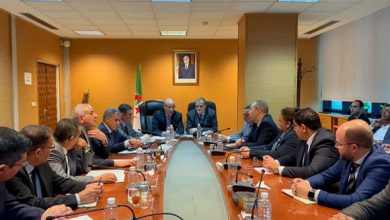 Photo of Réunion de coordination entre MM. Zitouni et Rezig pour atteindre les objectifs tracés