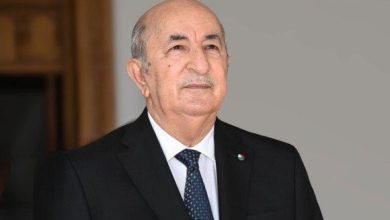 Photo of Le président de la République pose la première pierre du projet de complexe de production de concentré et de boulettes de minerai de fer dans la région de Toumiat à Béchar