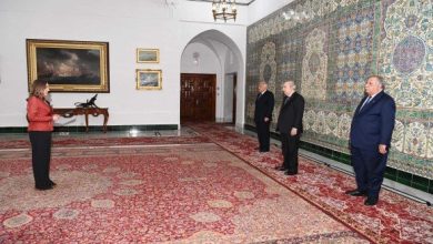 Photo of Le président de la République reçoit les lettres de créance de cinq nouveaux ambassadeurs auprès de l’Algérie  