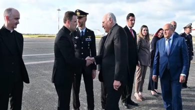 Photo of Chargé par le président de la République, Attaf arrive à Rome pour représenter l’Algérie aux funérailles du Pape François