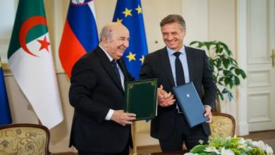 Photo of Le président de la République procède avec le Premier ministre slovène à la signature de plusieurs accords et mémorandums d’entente