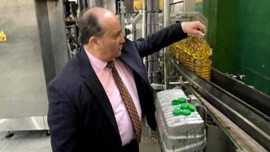 Photo of Le ministre de l’Industrie inspecte les unités et structures de l’usine « Safia » de raffinage de l’huile alimentaire