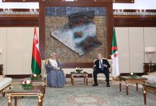 Photo of Le président de la République et le Sultan d’Oman président la cérémonie de signature de mémorandums d’entente entre les deux pays