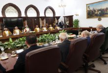 Photo of Les entretiens entre le président de la République et le Sultan d’Oman élargis aux membres des délégations des deux pays